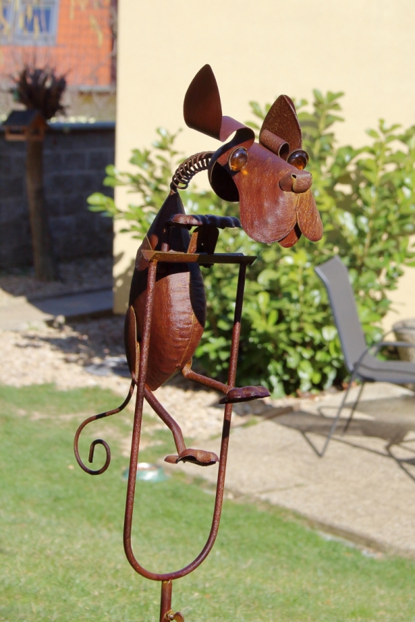 Kovová dekorácia do záhrady pes 109cm