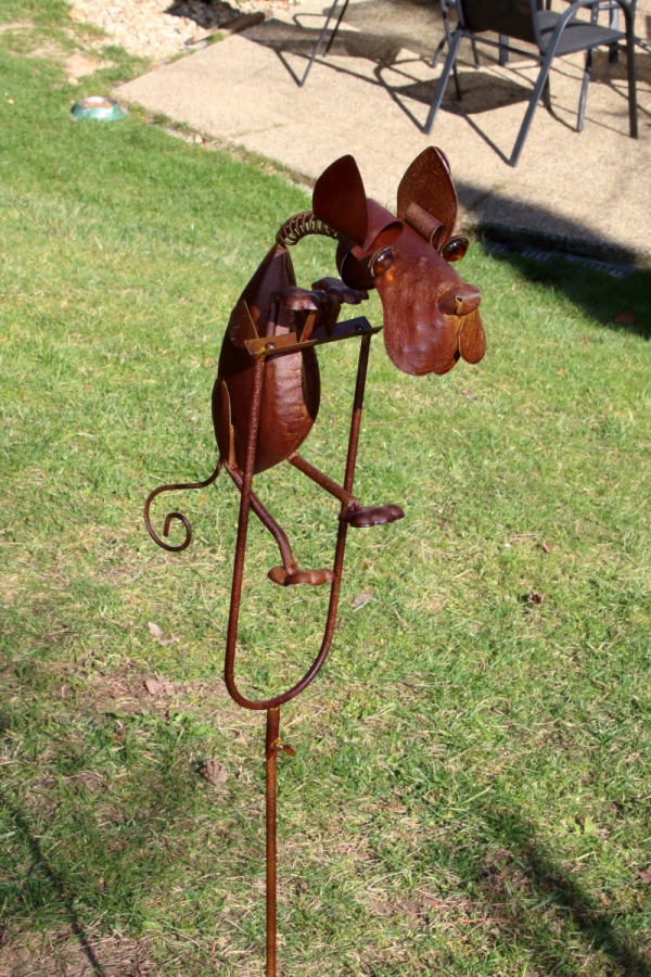 Kovová dekorácia do záhrady pes 109cm