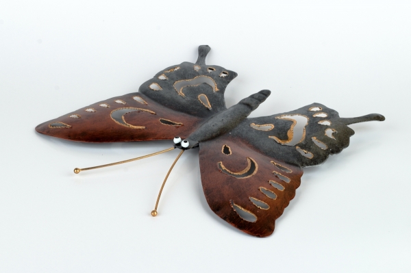 Kovová dekorácia na stenu motýľ farebný 25cm