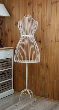 Kovová figurína krajčírska panna 146cm