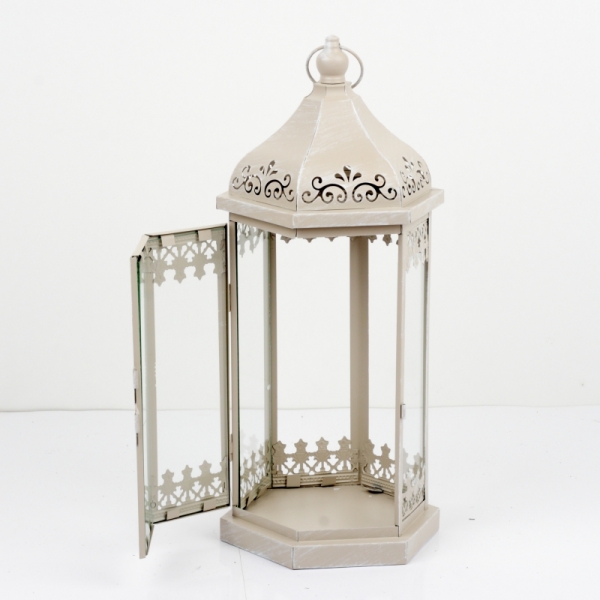 Kovová lampáš s patinou zdobená 46cm - rozbité sklo