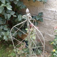 Kovová mreža - zápich na kvety 22x161cm