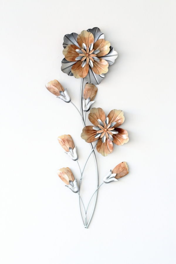 Kovová nástenná dekorácia na stenu