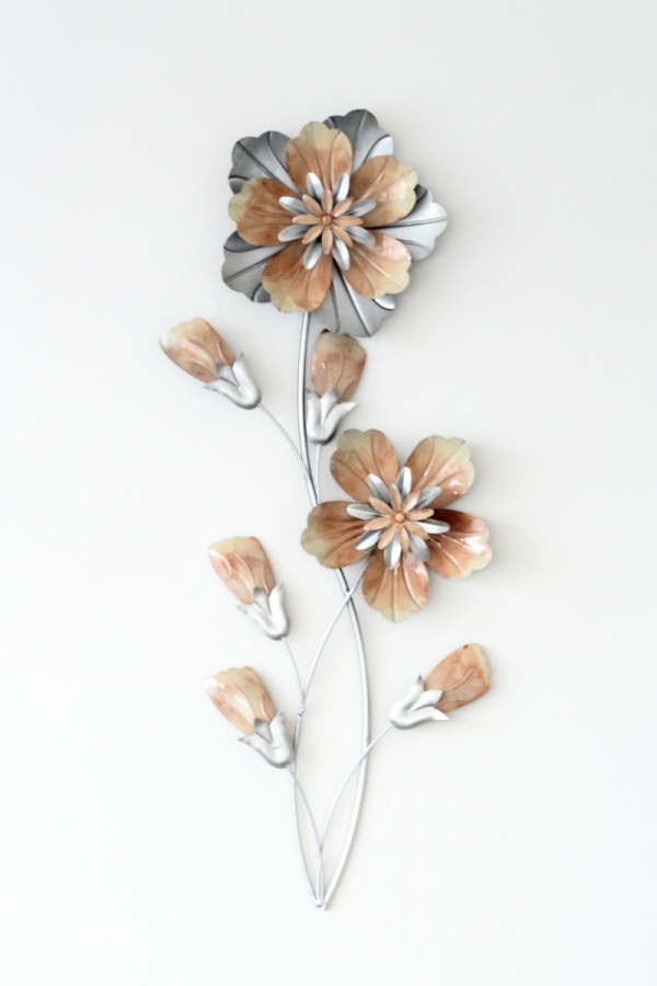 Kovová nástenná dekorácia na stenu