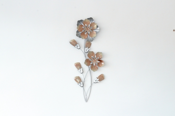 Kovová nástenná dekorácia na stenu