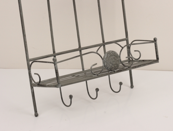 Kovová nástenná polica s háčikmi a patinou 38x14x56cm