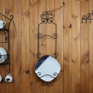 Kovová polica na pokrievky / taniere 23x79x5cm