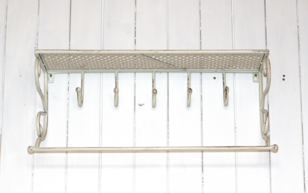 Kovová polica s háčikmi 60cm