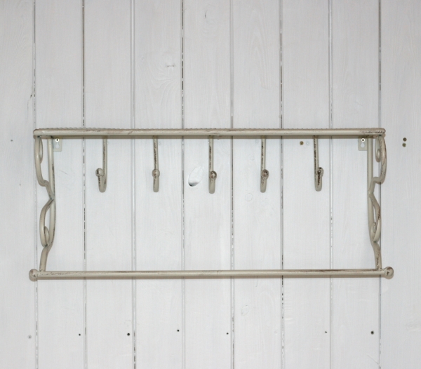Kovová polica s háčikmi 60cm