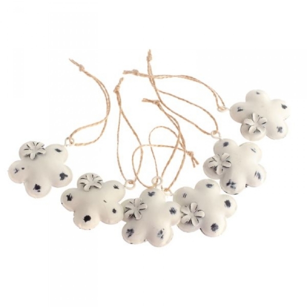 Kovová závesná dekorácia kvetina 4,5 × 4,5 × 1,3cm