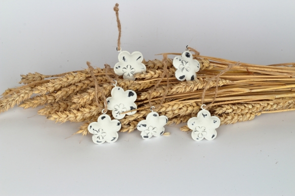 Kovová závesná dekorácia kvetina 6ks 4,5 × 4,5 × 1,3cm