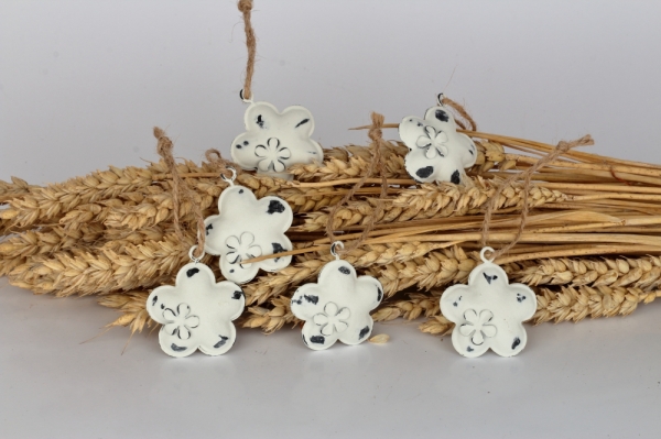 Kovová závesná dekorácia kvetina 6ks 4,5 × 4,5 × 1,3cm