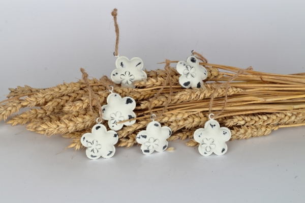Kovová závesná dekorácia kvetina 6ks 4,5 × 4,5 × 1,3cm