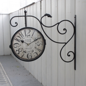 Kovové obojstranné hodiny s veľkými číslami 24 cm