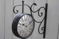 Kovové obojstranné hodiny s veľkými číslami 24 cm