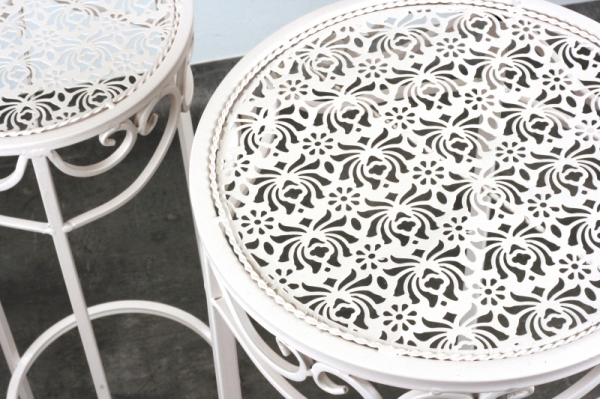 Kovové odkladacie stolíky biele 2ks 30x70 / 25x60 cm