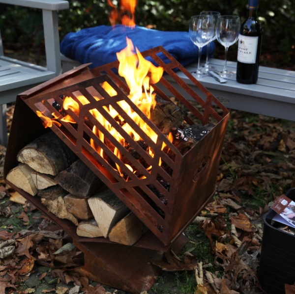 Kovové ohnisko so zásobníkom hrdzavé