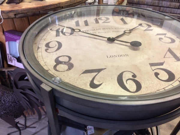 Kovový konferenčný stôl hodiny 42,4x54,2x42,4cm