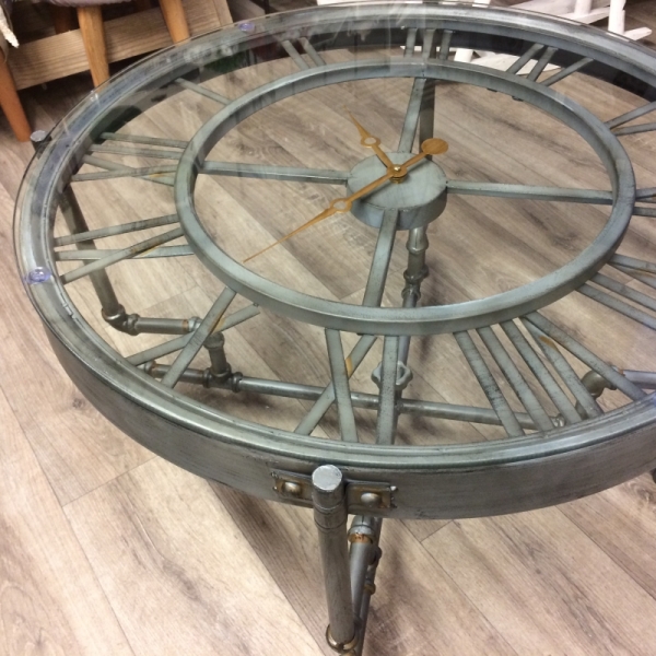 Kovový konferenčný stôl hodiny 67 × 44,5 × 67cm