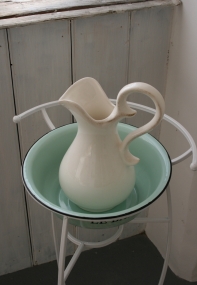 Kovový kúpeľňový stojan biely 80 cm