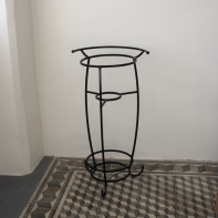 Kovový kúpeľňový stojan čierny 80cm