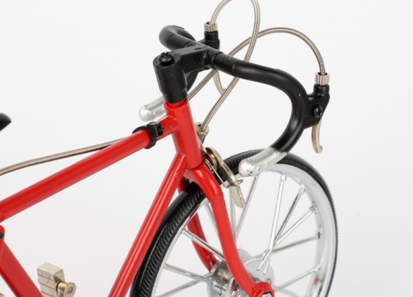 Kovový model červeného bicykla 22x14cm