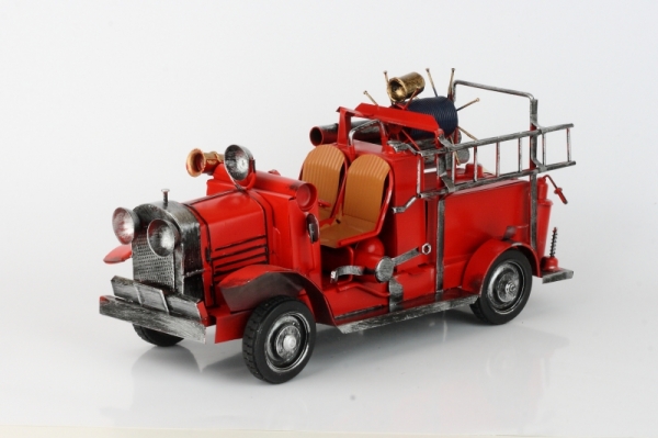 Kovový model hasičského auta 39x15cm