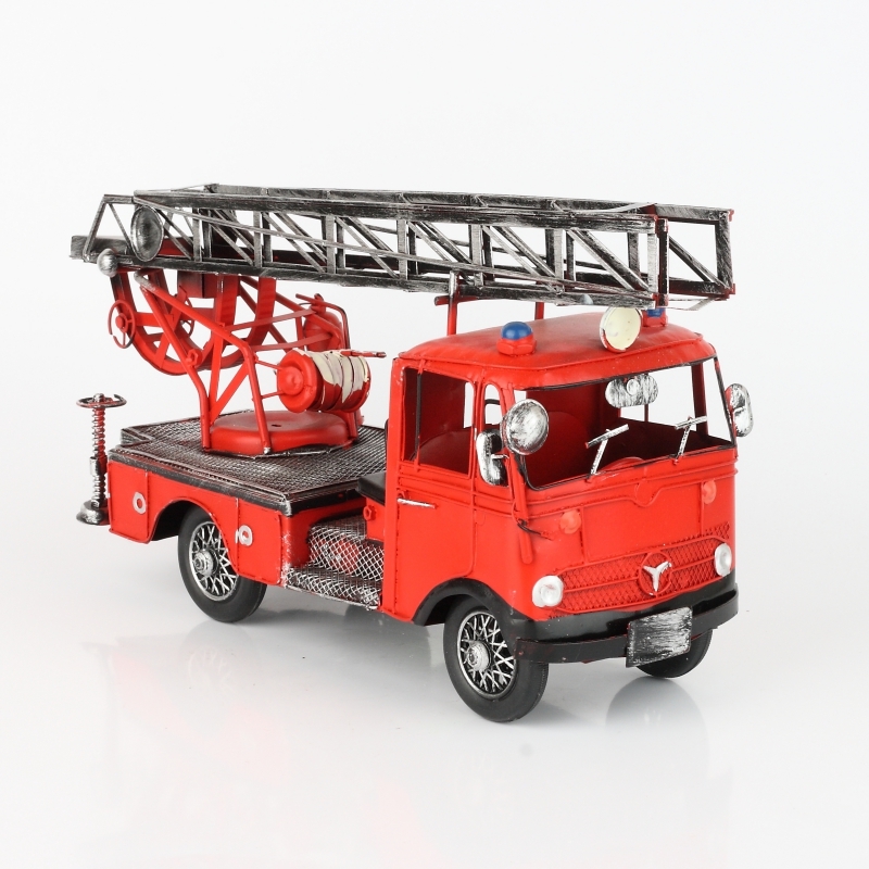 Kovový model hasičského auta s rebríkom 36x11cm