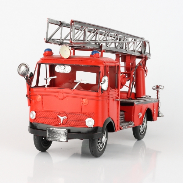 Kovový model hasičského auta s rebríkom 36x11cm