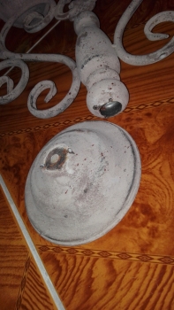 Kovový päťramenný svietnik starodávny vzhľad - poškodený dek4490