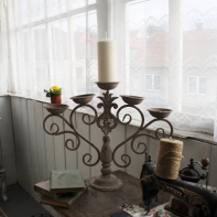 Kovový päťramenný svietnik starodávny vzhľad - poškodený dek4490