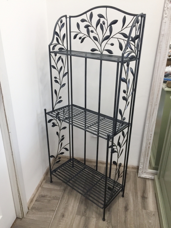 Kovový regál na kvety