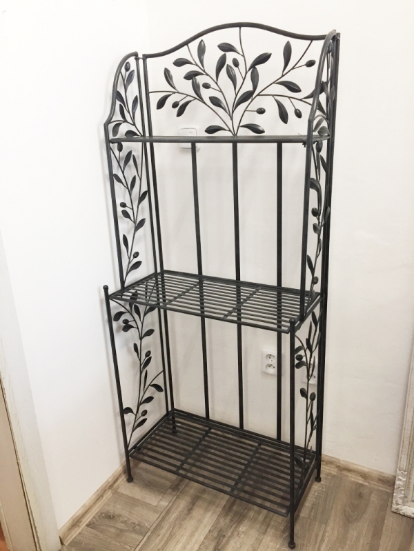 Kovový regál na kvety