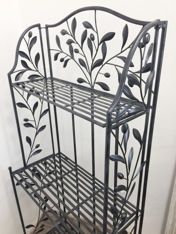 Kovový regál na kvety