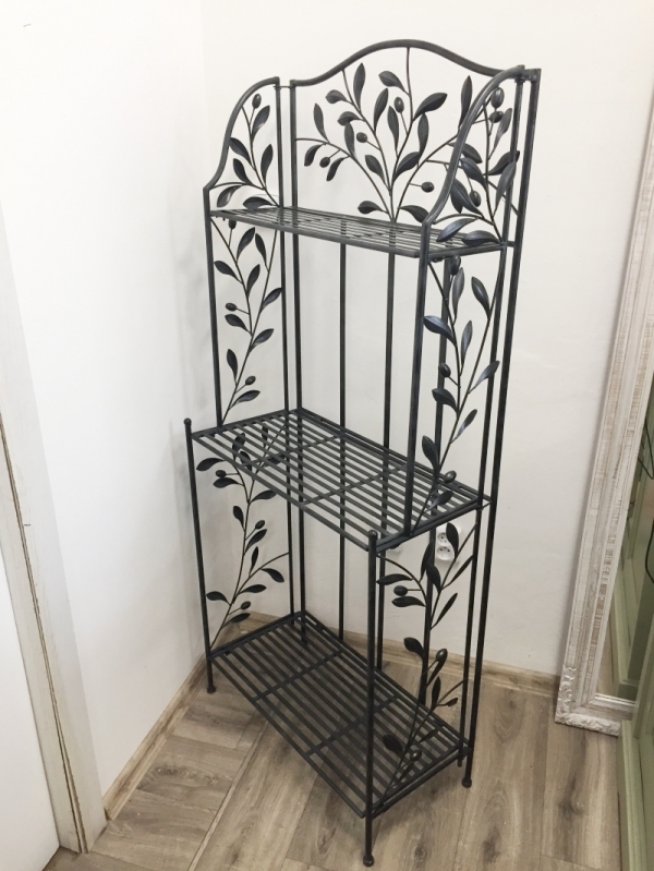 Kovový regál na kvety