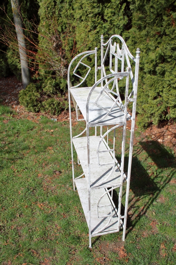 Kovový regál s poličkami 60x24x128cm