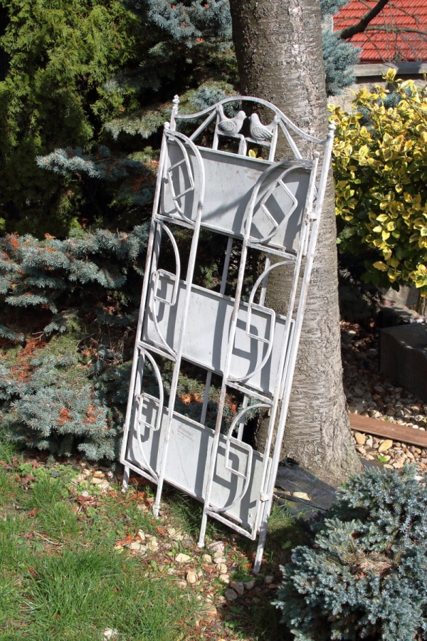 Kovový regál s poličkami 60x24x128cm