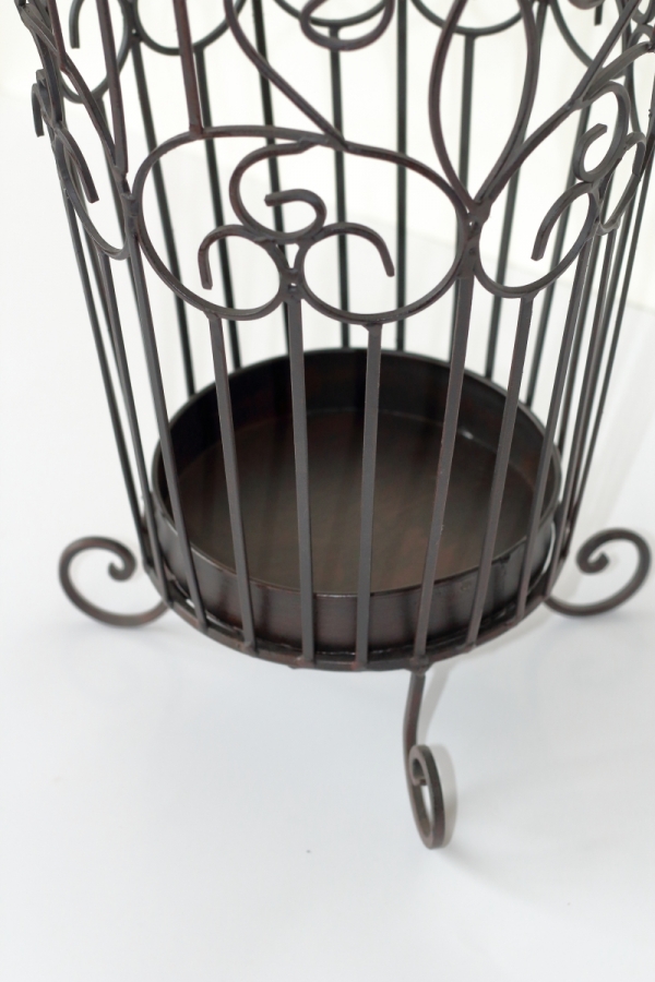 Kovový stojan na dáždniky