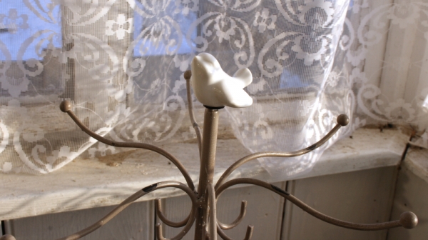 Kovový stojan na šperky s vtáčikom 22 × 38,5 × 22cm