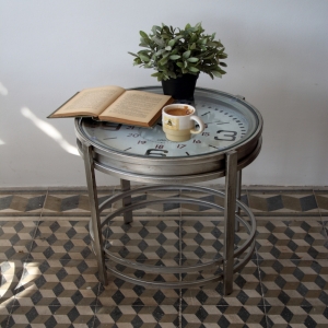 Kovový stôl - hodiny 52×60,7×52cm