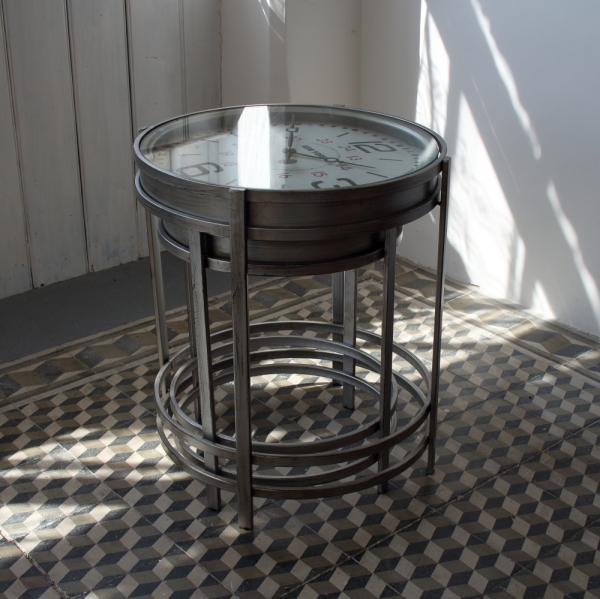 Kovový stôl - hodiny 52×60,7×52cm