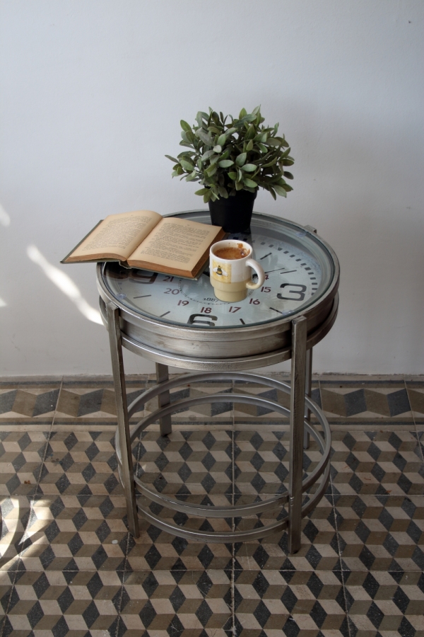 Kovový stôl - hodiny 52×60,7×52cm