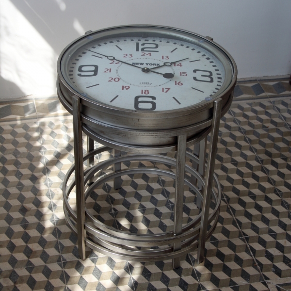 Kovový stôl - hodiny 52×60,7×52cm