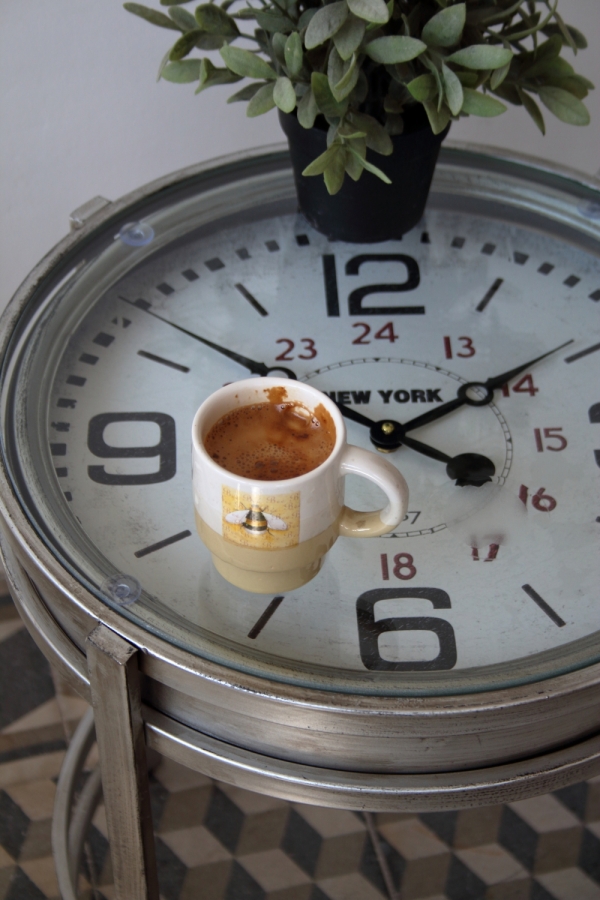 Kovový stôl - hodiny 52×60,7×52cm