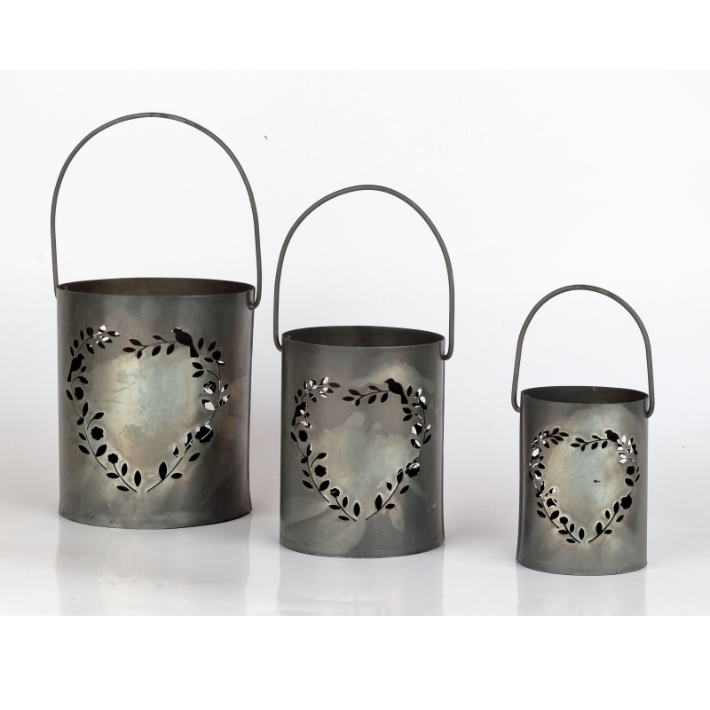 Kovový svietnik / lampáš so srdcom 3 ks sivý