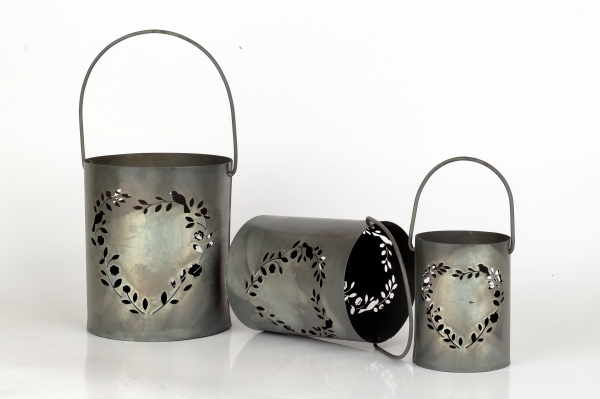 Kovový svietnik / lampáš so srdcom 3 ks sivý