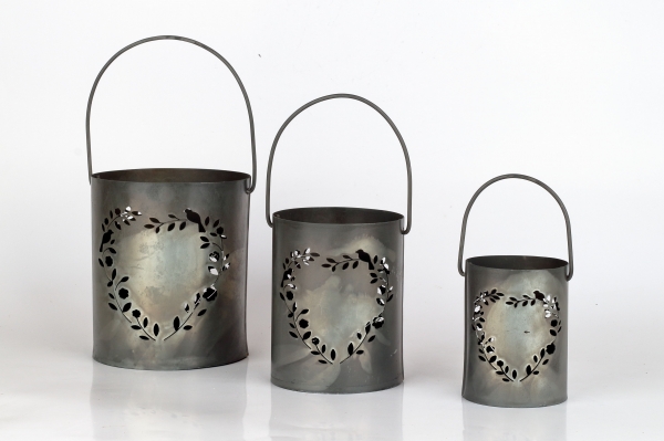 Kovový svietnik / lampáš so srdcom 3 ks sivý