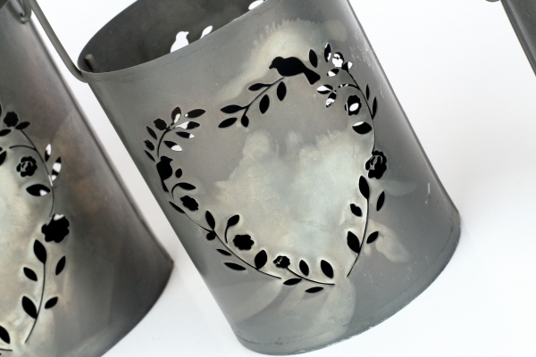 Kovový svietnik / lampáš so srdcom 3 ks sivý