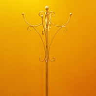 Kovový vešiak 42 ×190 ×42cm