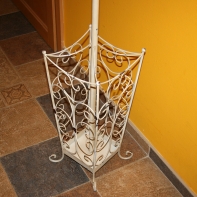 Kovový vešiak 42 ×190 ×42cm